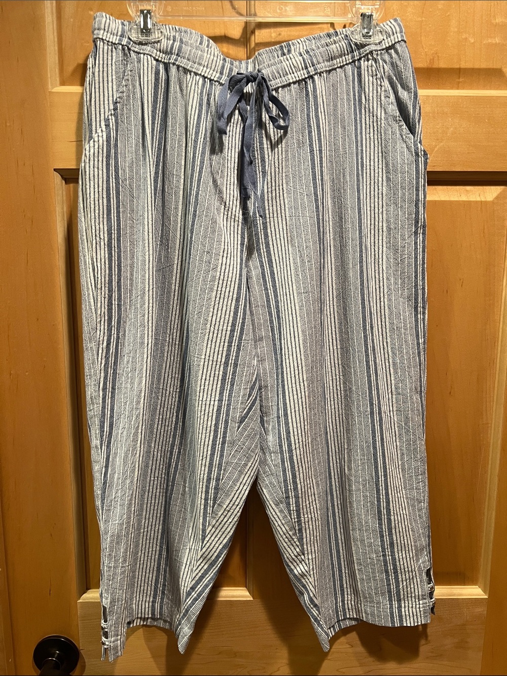 Croft & Barrow Women’s Comfy Coastal Chic Blue Striped Cotton Capris Summer L